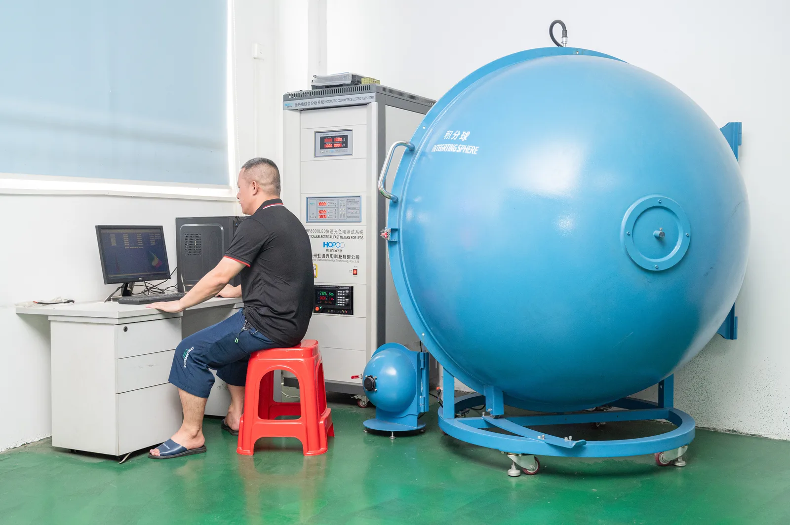Integrating sphere for LED photometric testing