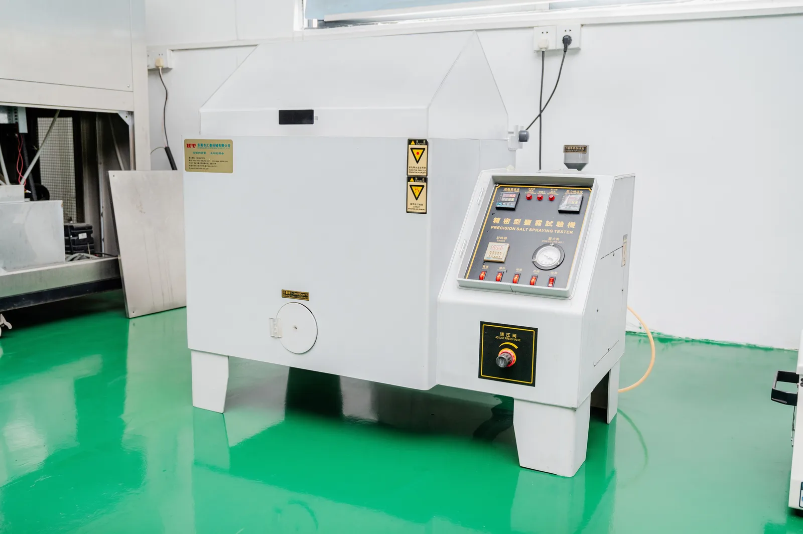 Salt spray corrosion test machine for durability testing