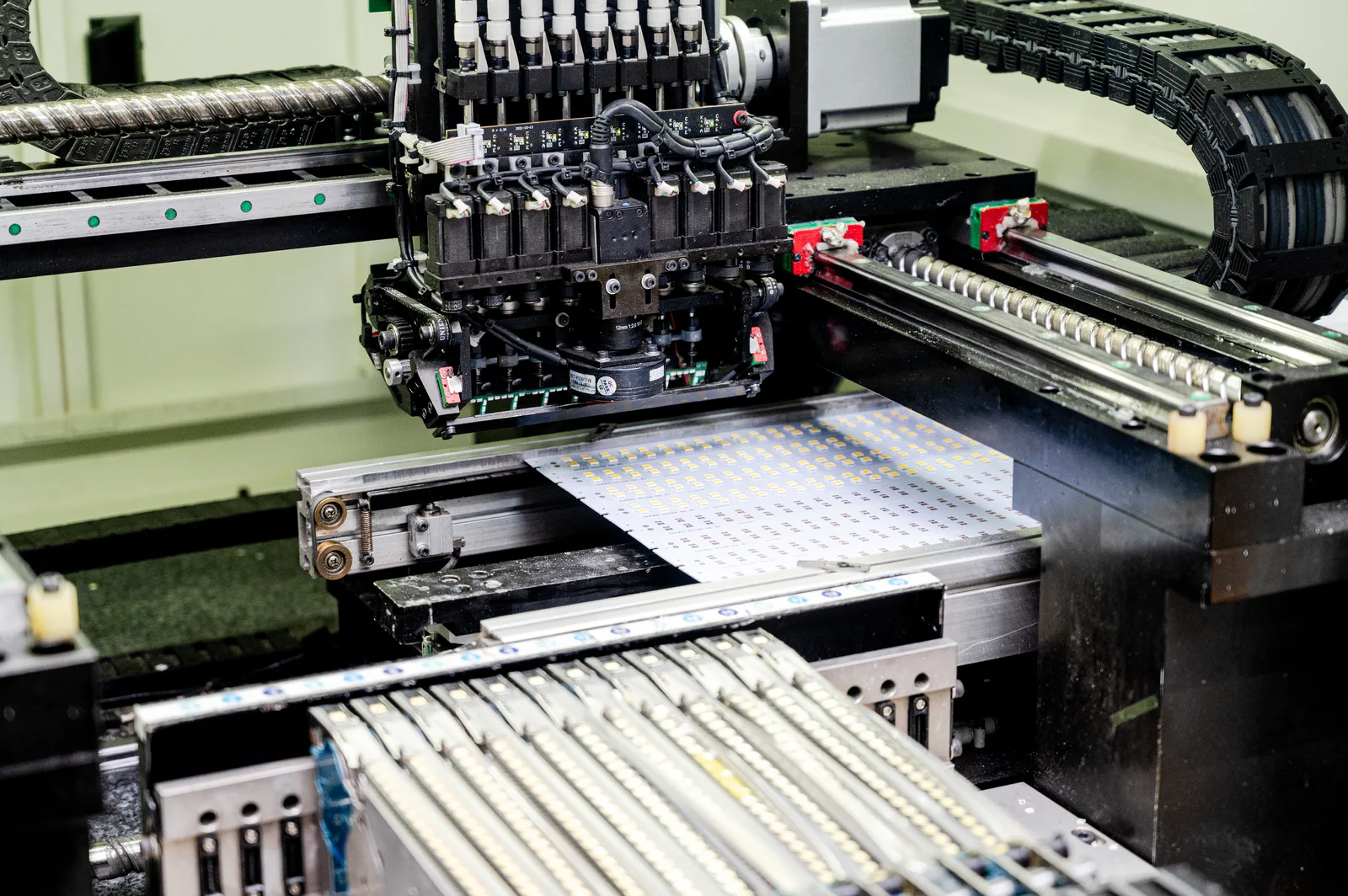 SMT pick-and-place machine for LED PCB assembly